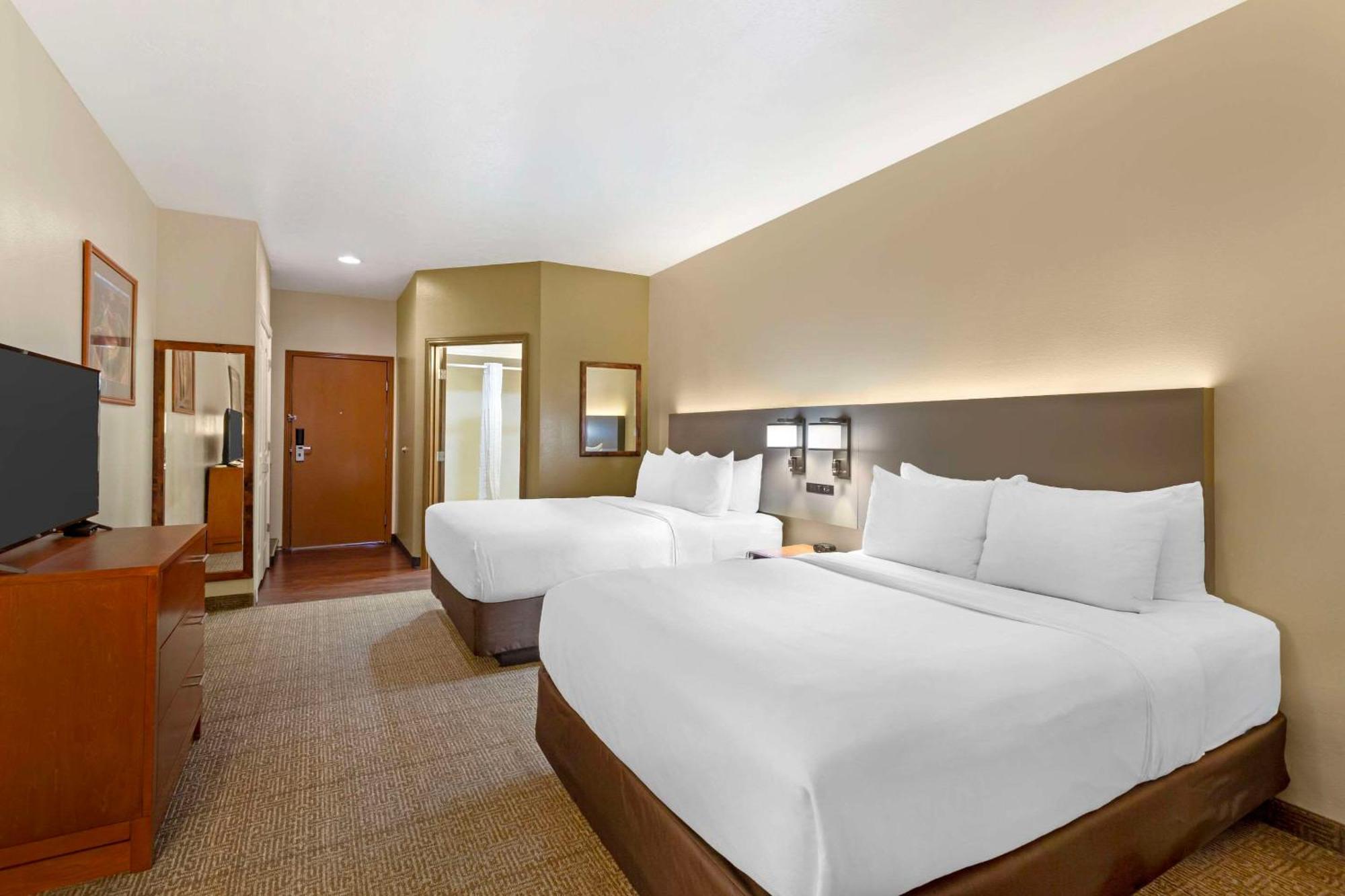Standard Queen Room Two Queen Beds Non-Smoking,1632235755:JPEG